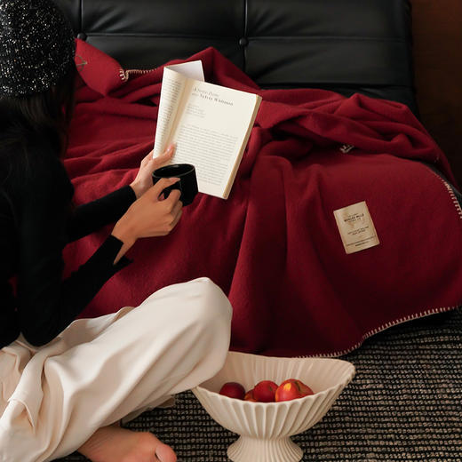 自然醒托斯卡纳仿生羊毛绒毯子大红色喜庆酒红色高级感卧室沙发午睡盖毯休闲纯色MT 商品图4