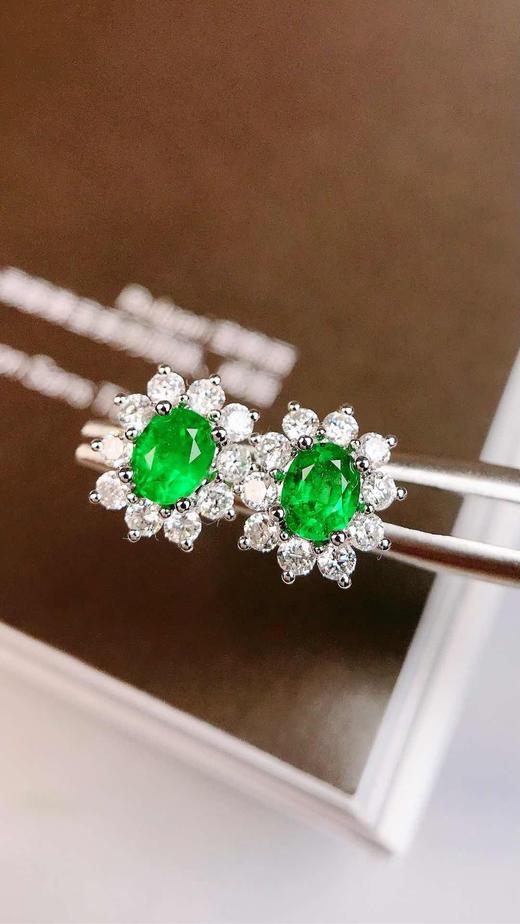 0.51ct刻面祖母绿耳钉 商品图0