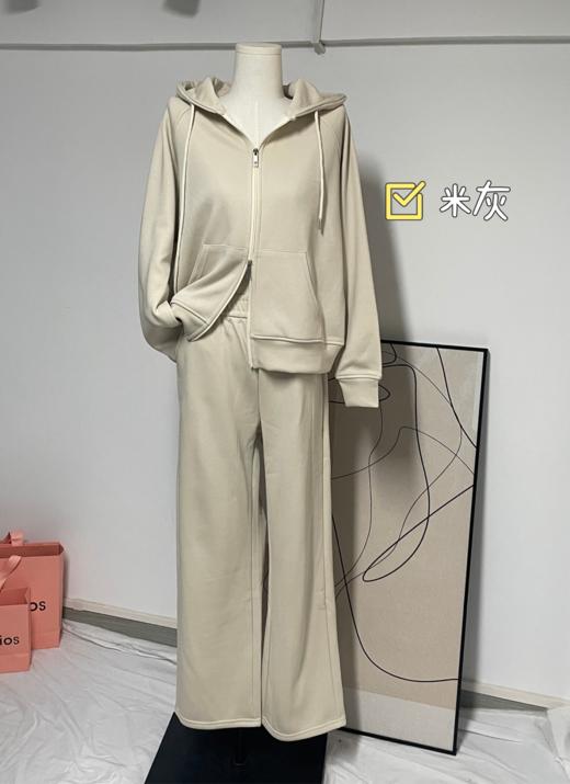 ✨集美们，💥今天必须给大家分享一款超赞的😎女款套装 👉【HLUOS经典百搭插肩袖加绒套装🌸】。 这个套装的🥰颜色选择也太丰富啦！ 商品图3