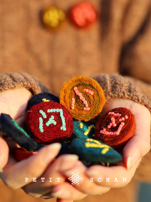 1200积分兑换 PETIT SCHAN小闪 小小闪一下 小闪牦牛绒手工毡手工染色手工刺绣小胸章 商品图0