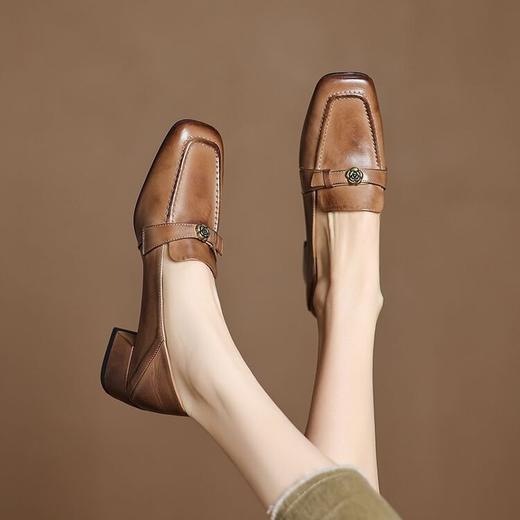 【预售5天】法式复古单鞋女春秋2025新款圆头中跟粗跟套脚真皮卡其色乐福鞋女HB&6606 商品图4