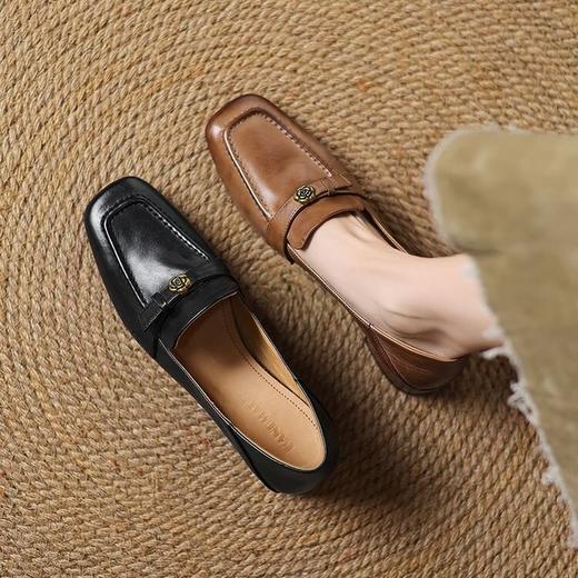 【预售5天】法式复古单鞋女春秋2025新款圆头中跟粗跟套脚真皮卡其色乐福鞋女HB&6606 商品图2