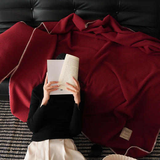 自然醒托斯卡纳仿生羊毛绒毯子大红色喜庆酒红色高级感卧室沙发午睡盖毯休闲纯色MT 商品图3