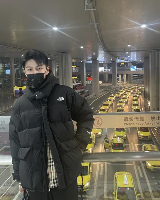 清仓，独家，只有黑色m适合125到150斤！黑色绿色两色，90鸭绒，山东潍坊工厂订单!!!!两色！男女同款！独家日单工厂TNF*hyke，联名款90鸭绒羽绒服 帽子可拆卸~日线~ 商品图1