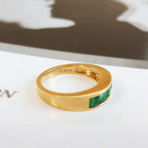 【天然正品】AU750黄金镶5颗约0.901克拉祖母绿排镶戒指9号（戒圈可改）女士现售价：3480！091024NJ04 商品图6