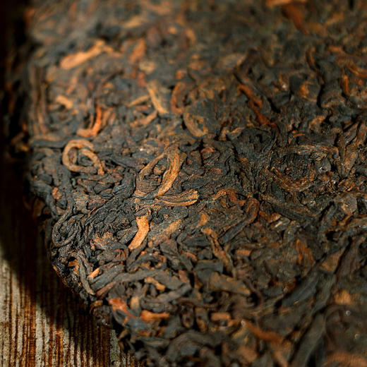 2025年生肖纪念饼熟茶“灵蛇贺岁”普洱熟茶饼357克（买1送1） 商品图3