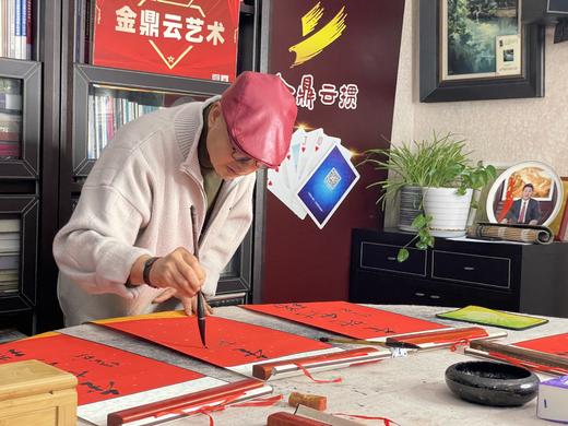 价值6999元中国书协会员吴佳君2025年《金蛇献瑞》真迹伴手礼挂历、福字礼盒 商品图1