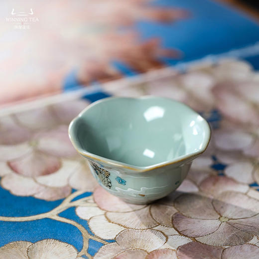 问鼎汝瓷天青老款幽兰杯（蝶恋蜂狂） 商品图1