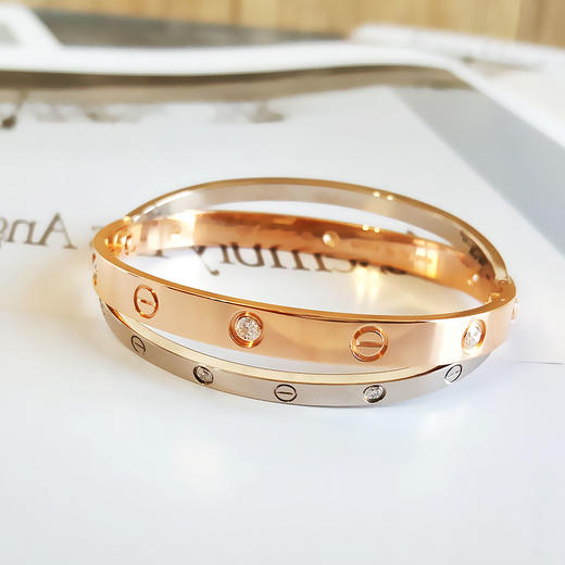 【95新】Cartier卡地亚LOVEN603911618K玫瑰金白金双色双环交叉12钻LOVE手镯16号151224TB01 现售价：54300 商品图4