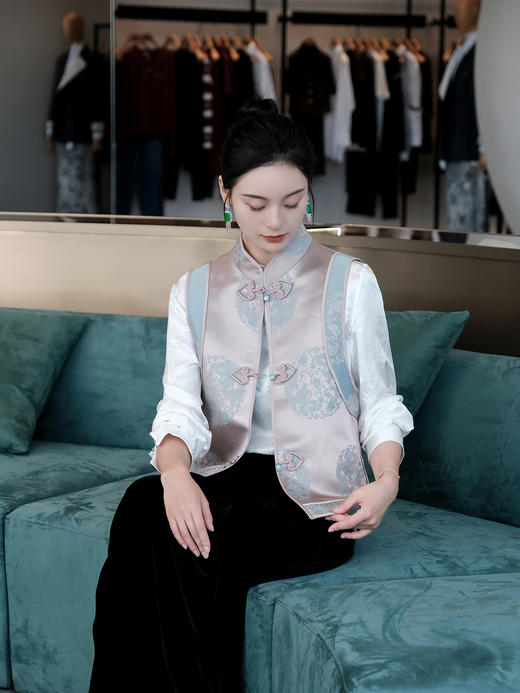 盛唐婧 |中式国风库缎团圆立领马甲 商品图4