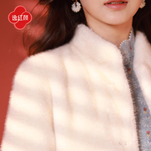 上海逸红颜春庭雪2025年秋冬新款中古皮草高级缎面中长款外套女 商品图3