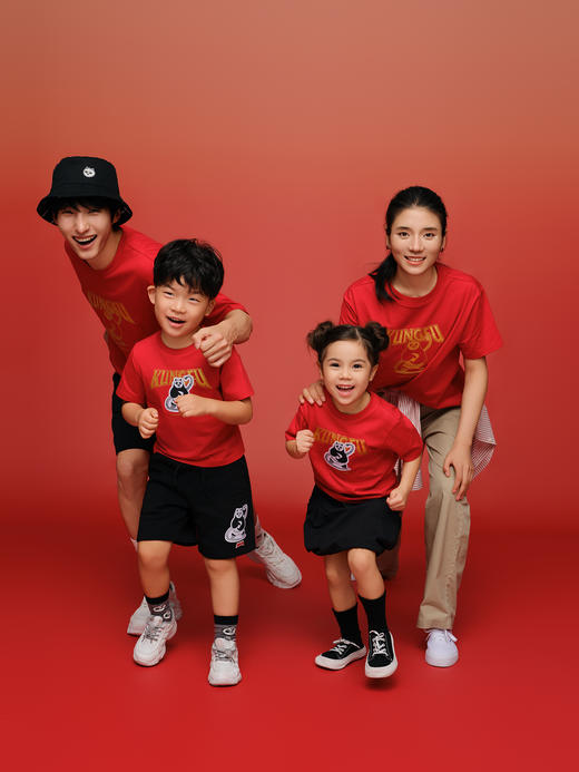 佐丹奴X功夫熊猫 男女同款新年联名系列短袖T恤01095223 商品图3