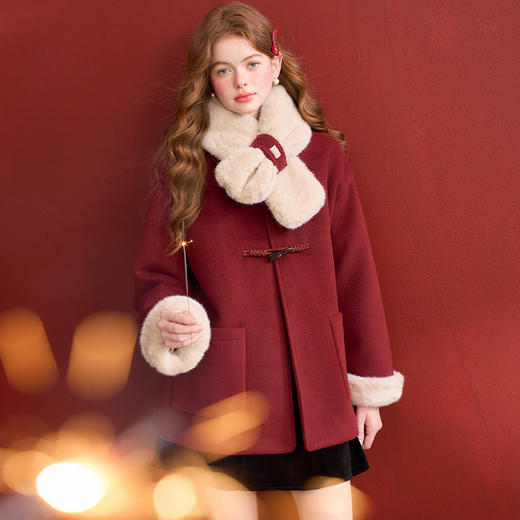 西遇新战袍红色外套女冬季新款牛角扣加绒加厚短款夹克D0044206 商品图3