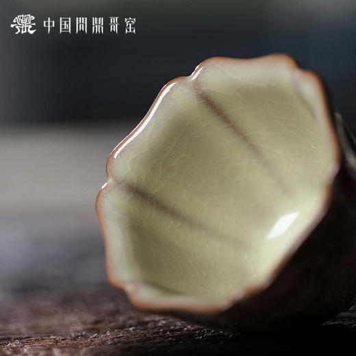 问鼎哥窑传世款冰棱杯（猫蝶相戏） 商品图3