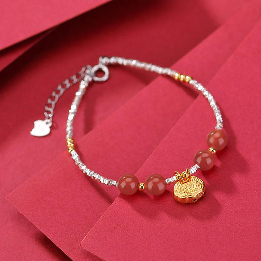 【长命富贵】S925银镀金红玛瑙圆珠分色碎银长命锁牌手链【CW-SL11735-5】 商品图1