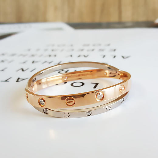 【95新】Cartier卡地亚LOVEN603911618K玫瑰金白金双色双环交叉12钻LOVE手镯16号151224TB01 现售价：54300 商品图3