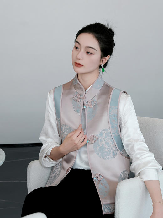 盛唐婧 |中式国风库缎团圆立领马甲 商品图1