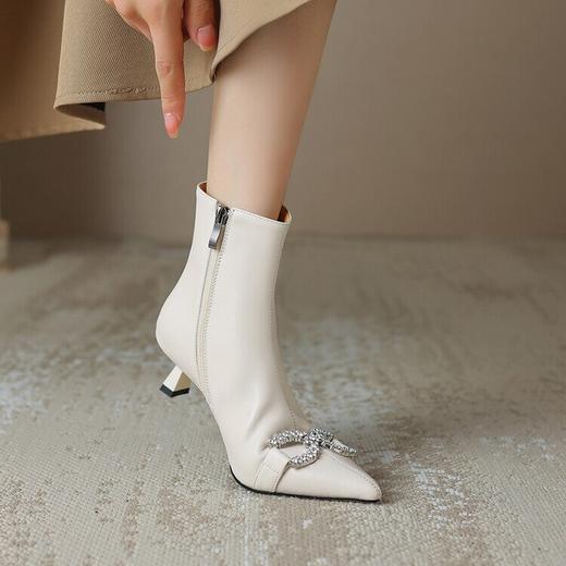 【预售5天】法式优雅水钻扣尖头猫跟短靴女新时尚细跟软皮瘦瘦靴HGXY&HG185 商品图1