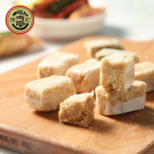 【年货好物！徐福记酥心糖1斤装】混合口味，层层酥脆；五味杂陈，不一而足。爆款零食，真甜真香，婚礼喜宴的必备佳品。颗颗酥心，传递甜蜜，带给你与众不同的美好体验，随时开吃！ 商品图1