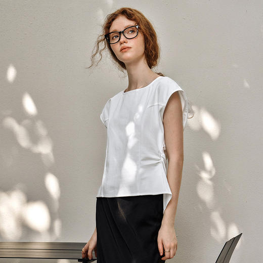 OLrain欧芮儿法式白色T恤女春季2025年新款通勤小盖袖收腰套头衫 商品图3