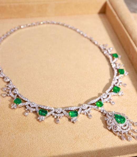 12.15ct刻面祖母绿项链 商品图1