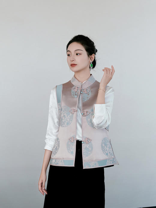 盛唐婧 |中式国风库缎团圆立领马甲 商品图0