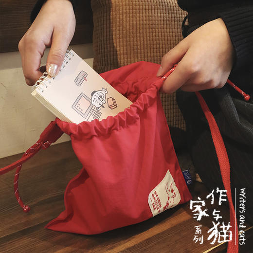 作家与猫系列 狄更斯小斜挎包 文化创意手机杂物收纳包 新年礼物 商品图1