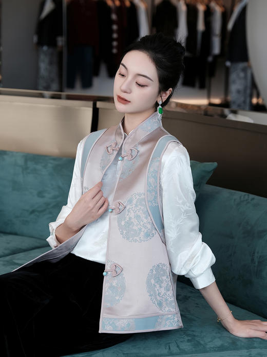 盛唐婧 |中式国风库缎团圆立领马甲 商品图2