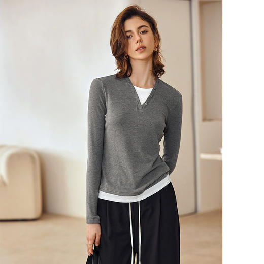 OLrain欧芮儿灰色长袖T恤女春季2025年新款假两件V领设计感上衣 商品图2