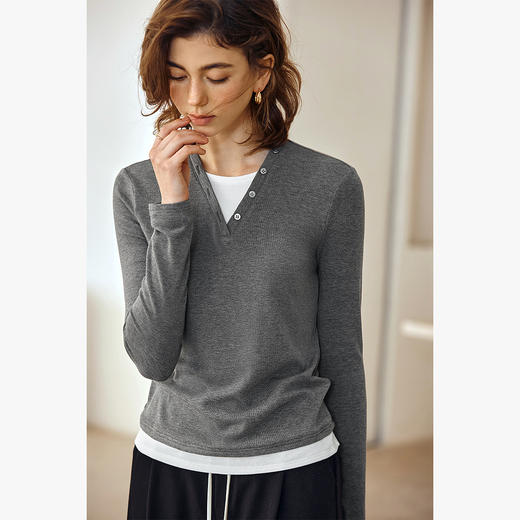 OLrain欧芮儿灰色长袖T恤女春季2025年新款假两件V领设计感上衣 商品图0