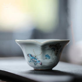 问鼎汝瓷月白老款幽兰杯（蝶恋蜂狂）