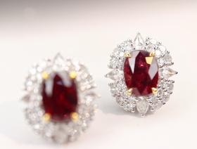 4.15ct刻面红宝石耳钉