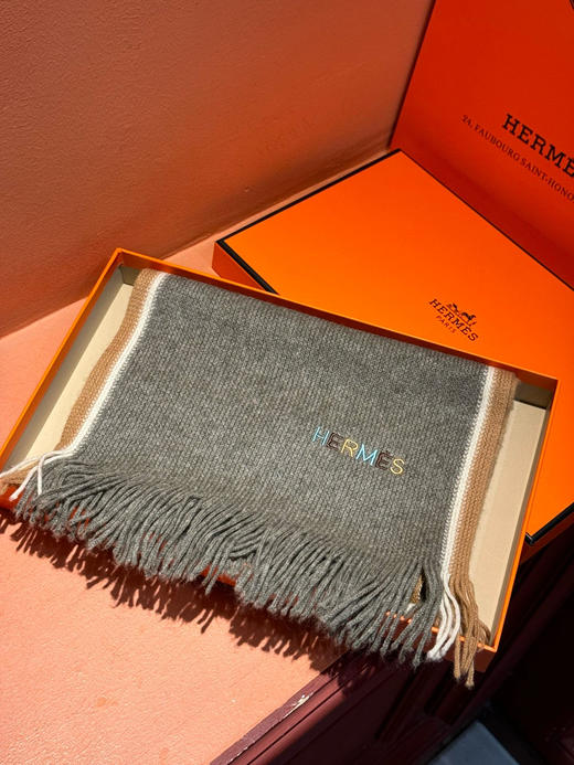 秋冬特惠💰280 爱马仕围巾同步专柜 高端羊毛针织围巾！可正式，可随意，非常Classical的设计 商品图4