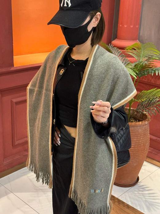 秋冬特惠💰280 爱马仕围巾同步专柜 高端羊毛针织围巾！可正式，可随意，非常Classical的设计 商品图0
