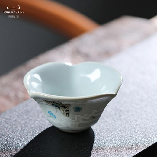 问鼎汝瓷月白老款幽兰杯（蝶恋蜂狂） 商品图1