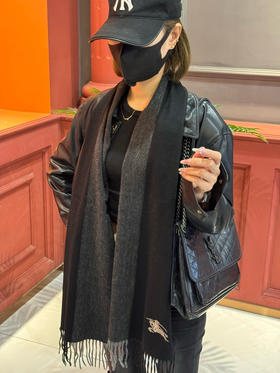 秋冬特惠💰400 巴宝莉围巾 重磅推荐 巴宝莉 新品 ·情侣款 羊绒围巾 臻选上乘的山羊绒纤维