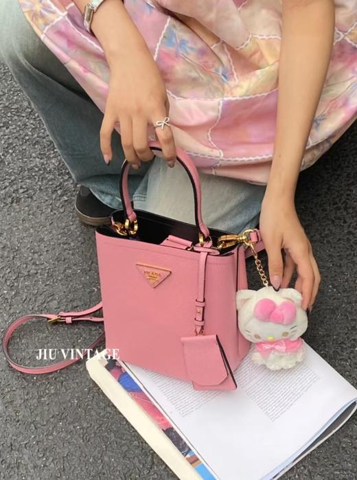PRAD*普拉达 三角徽标 皮革 单肩手提包 女款 花瓣粉（HH） 商品图6