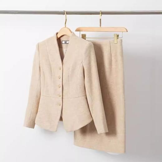 IWY/燕麦色小香风套装女冬季新款高级感羊毛外套半裙两件套24CS663 商品图0