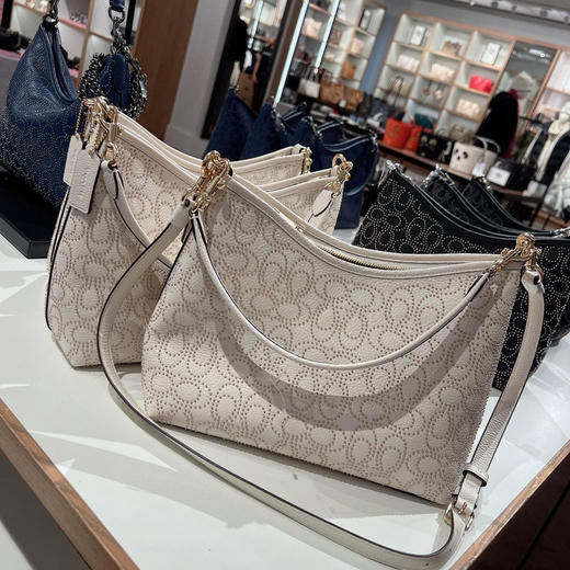 ¥1650🇺🇸Coach 最新款Laurel 白色铆钉腋下包/流浪包，一包难求的大爆款！！经典百搭色，超低好价！31*23*10cm 商品图2