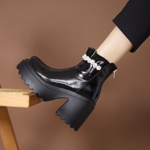 【预售5天】新款圆头粗跟珍珠短靴防水台时尚气质百搭高跟时装女靴ZMXY&ZM2461-A 商品图3