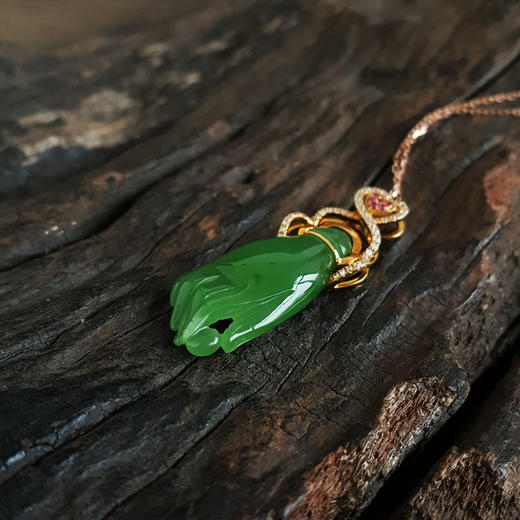 【天然正品】AU750黄金镶天然菠菜绿无黑点佛手造型和田玉碧玉吊坠项链36.0*12.5*5.0MM（皆取最大值）女士现售价：2380！121024NJM06 商品图4