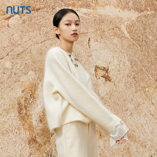 NUTS秋冬款米白色气质百搭软糯设计感蕾丝拼接针织衫女342052271 商品图3