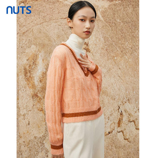 NUTS新款V领时尚气质撞色慵懒保暖毛织套头衫女335052266 商品图3