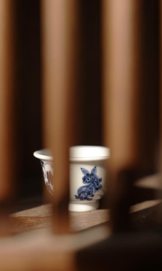 【元岚堂】元青花玉兔迷你压手杯满容约50cc 商品图1