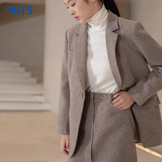 NUTS秋冬款复古气质百搭纯色直筒包臀西装短款半身裙女241061032B 商品图1