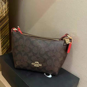 ❤️红色拼深棕色老花❤️限时折扣¥980Coach zip top小号饭盒包/迷你饺子包尺寸约15×13×8cm