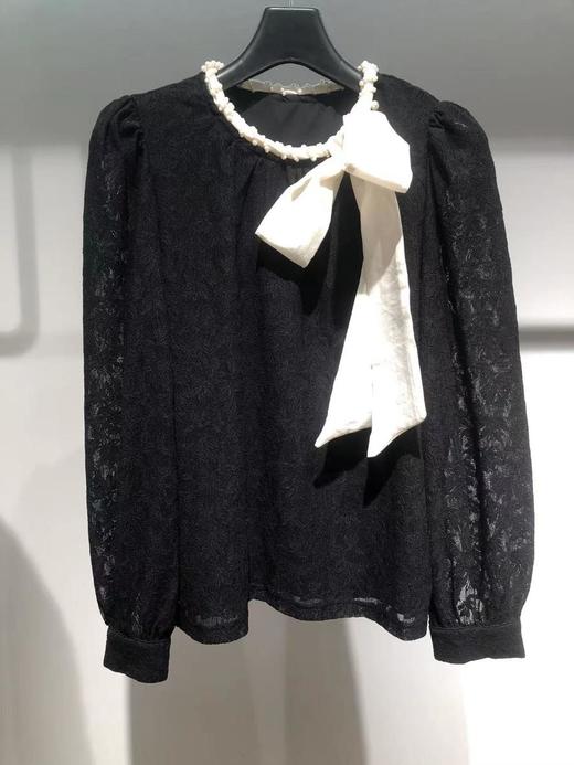 3楼FEXATA服饰(新百购) 雅黑撞色个性蝴蝶结蕾丝上衣 商品图0