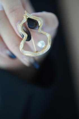 Akoya胸花「时尚宝葫芦」