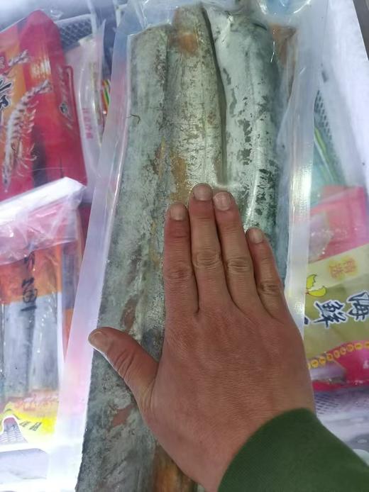 风干带鱼 1斤装(舟山雷达网带鱼制作) 选择深海雷达网油带鱼，洗杀去头尾，西北风吹干7-8成干，油么么，香喷喷的风干带鱼就做好了。 商品图1