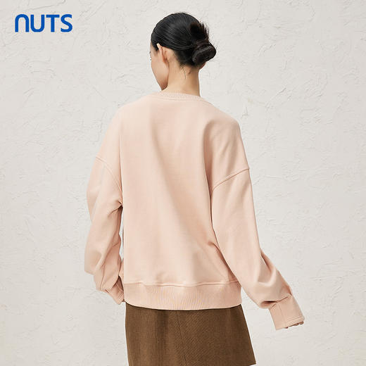 NUTS秋冬款简约气质百搭圆领粉色宽松显瘦落肩卫衣女344021023 商品图4
